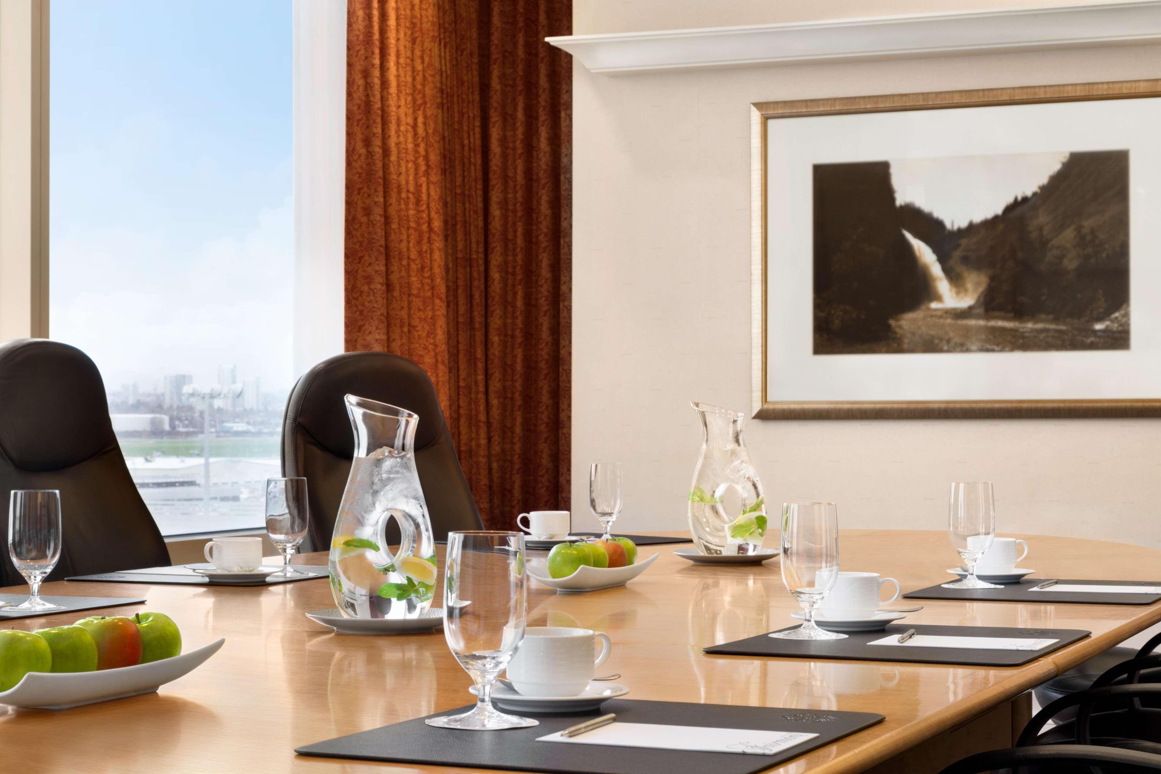 Fairmont Vancouver Airport In-Terminal Hotel Ричмънд Екстериор снимка Meeting room