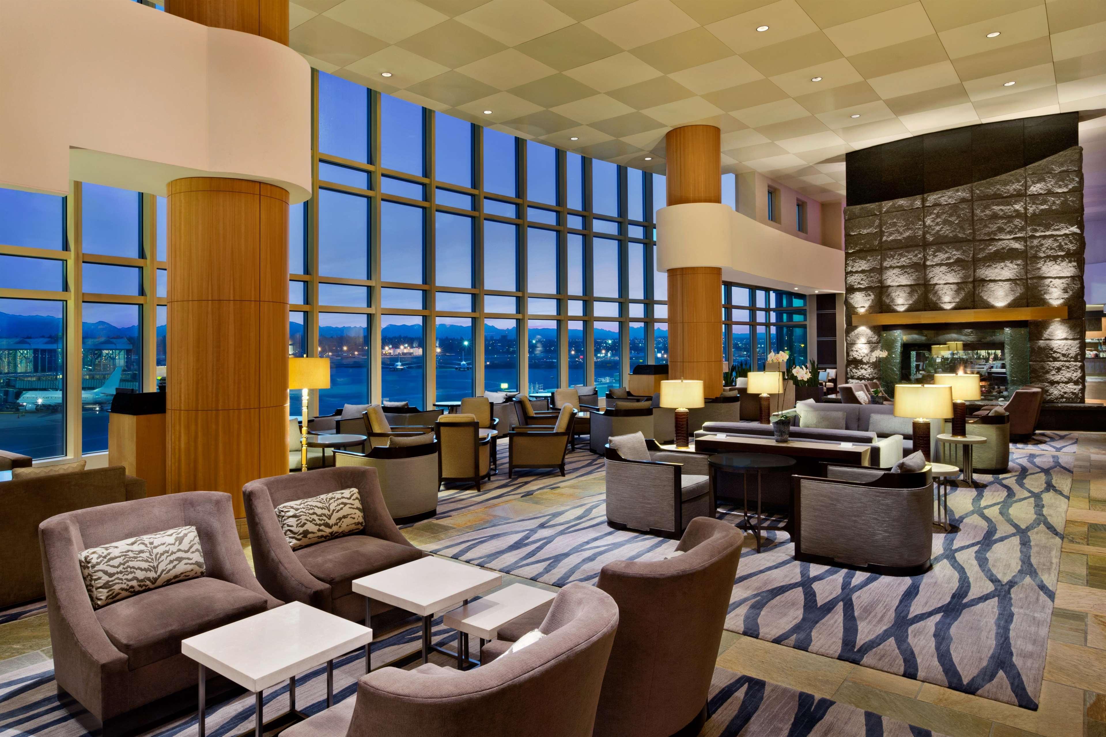 Fairmont Vancouver Airport In-Terminal Hotel Ричмънд Екстериор снимка The Westin Nagoya Lakeside