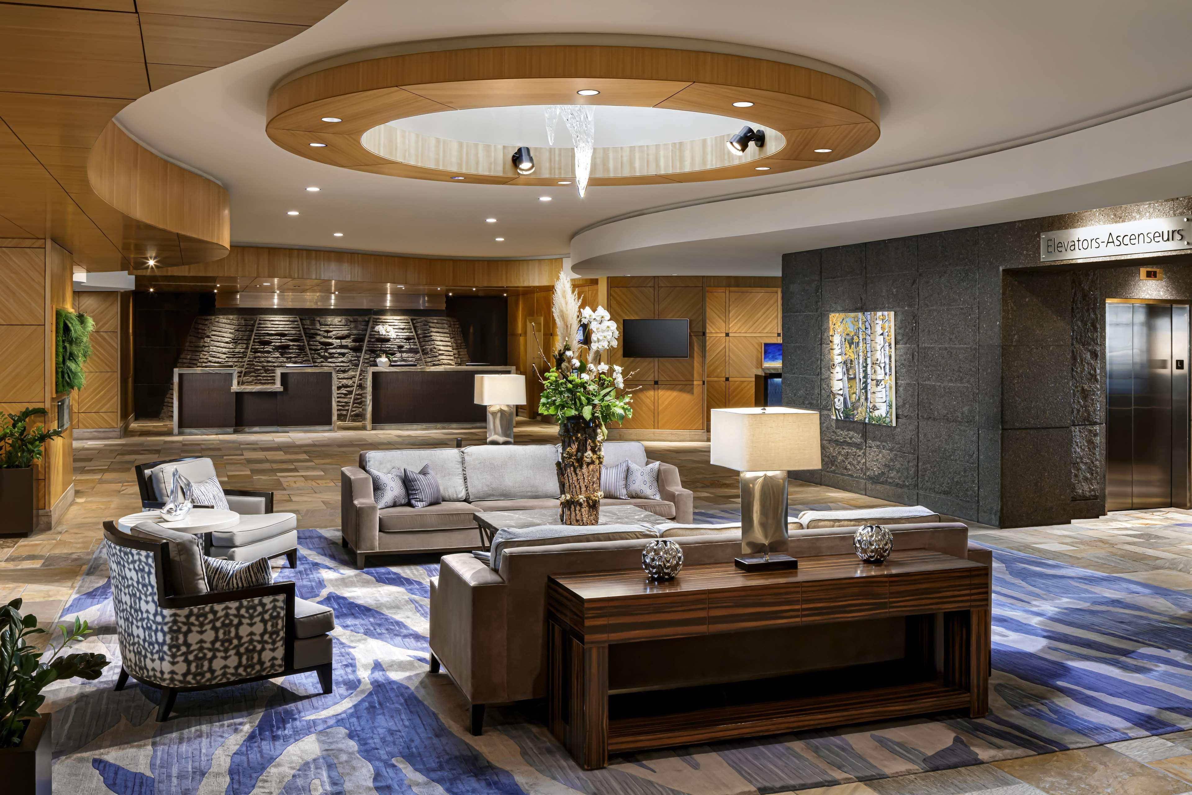 Fairmont Vancouver Airport In-Terminal Hotel Ричмънд Екстериор снимка The lobby of the MGM Grand