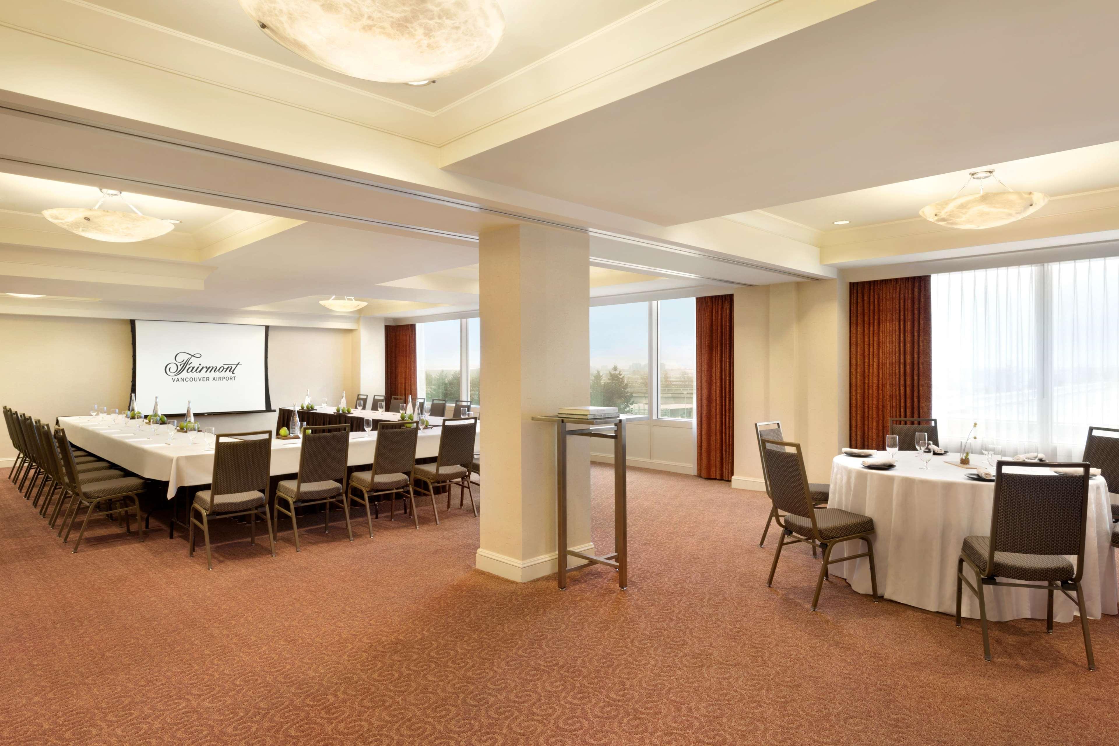Fairmont Vancouver Airport In-Terminal Hotel Ричмънд Екстериор снимка Meeting room