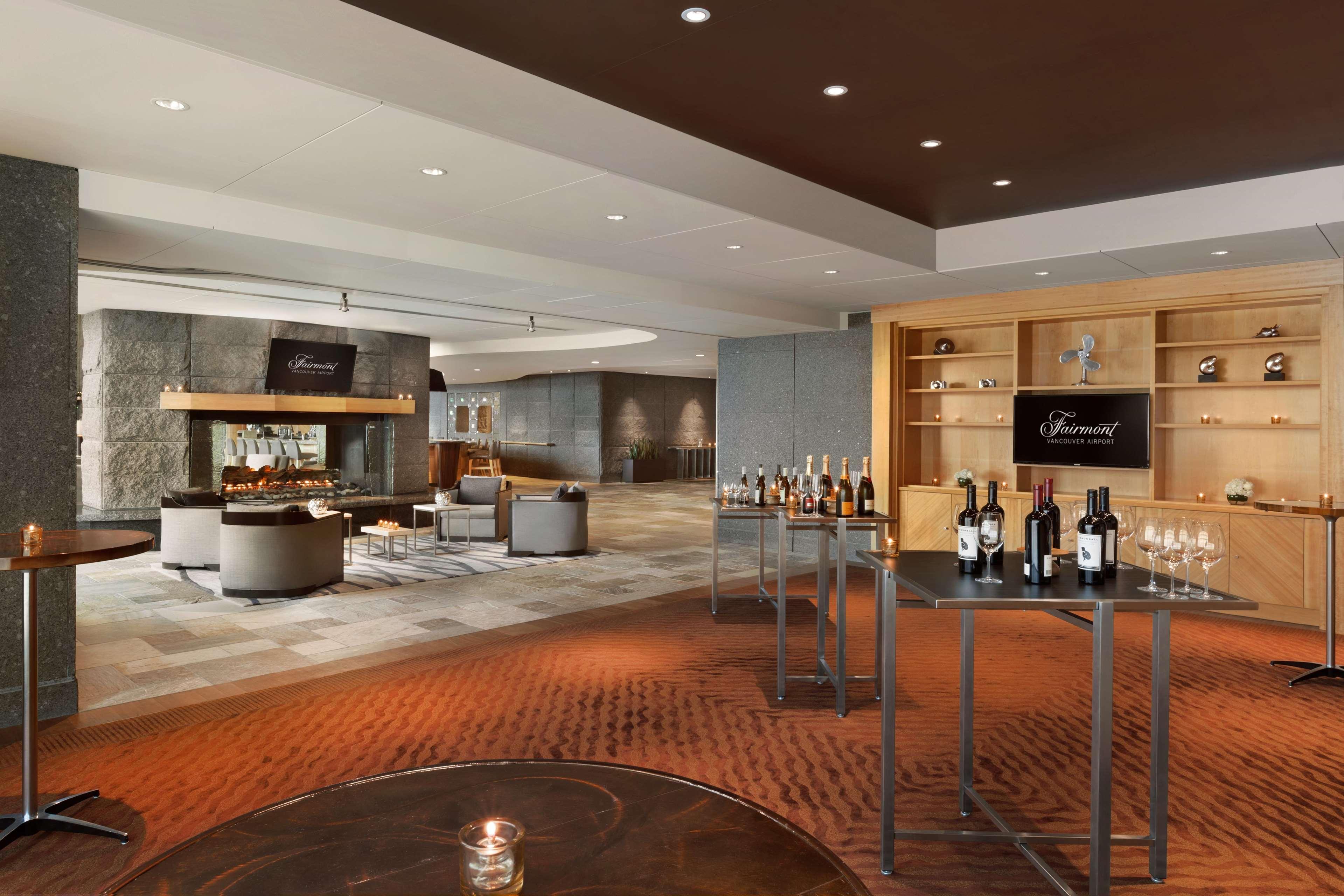 Fairmont Vancouver Airport In-Terminal Hotel Ричмънд Екстериор снимка The Wine Bar