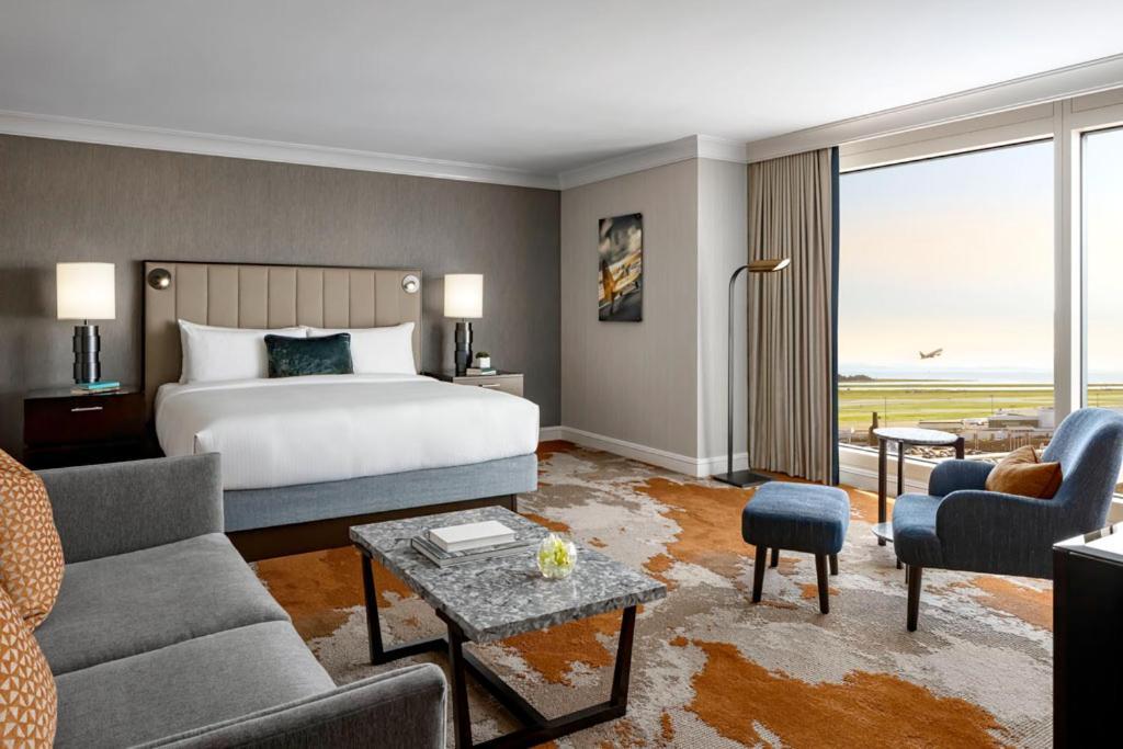 Fairmont Vancouver Airport In-Terminal Hotel Ричмънд Екстериор снимка