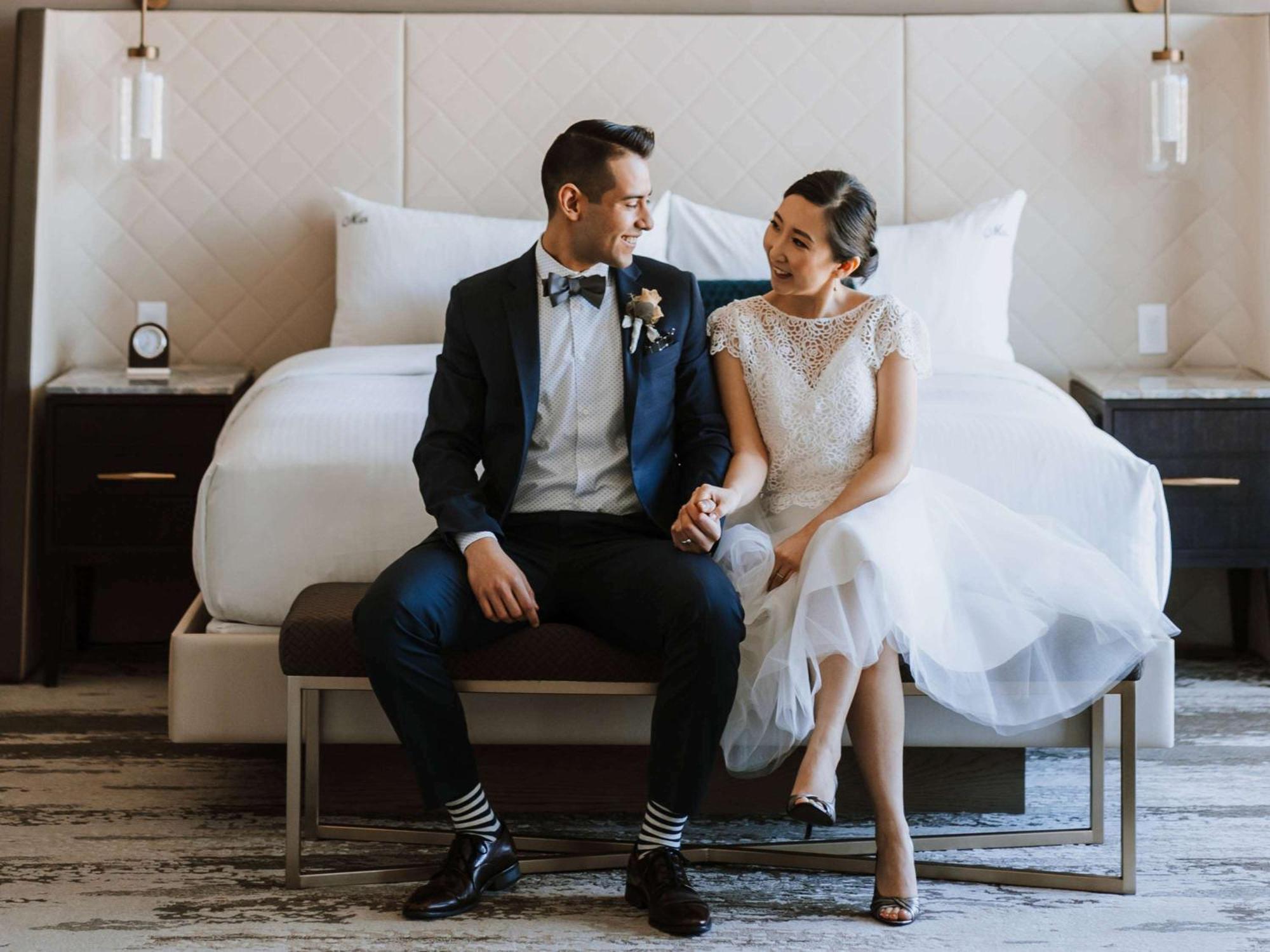 Fairmont Vancouver Airport In-Terminal Hotel Ричмънд Екстериор снимка Wedding couple