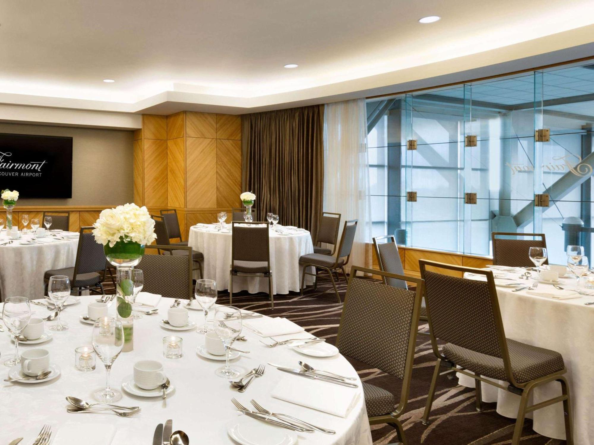 Fairmont Vancouver Airport In-Terminal Hotel Ричмънд Екстериор снимка The Crown Palladium
