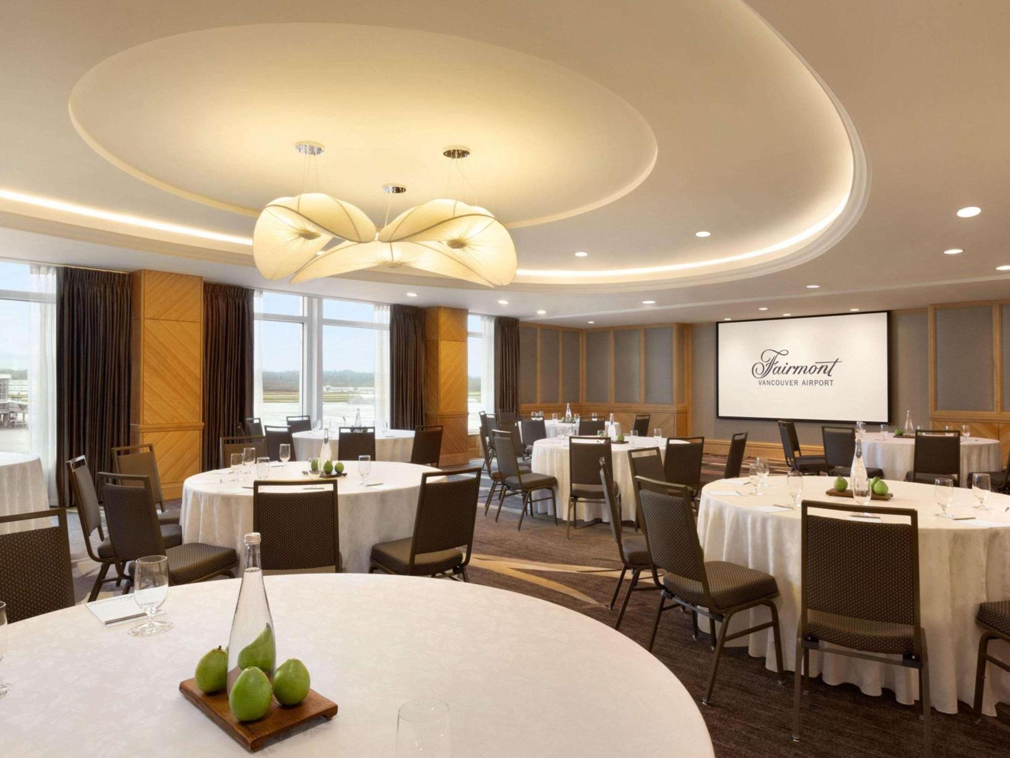 Fairmont Vancouver Airport In-Terminal Hotel Ричмънд Екстериор снимка The meeting room
