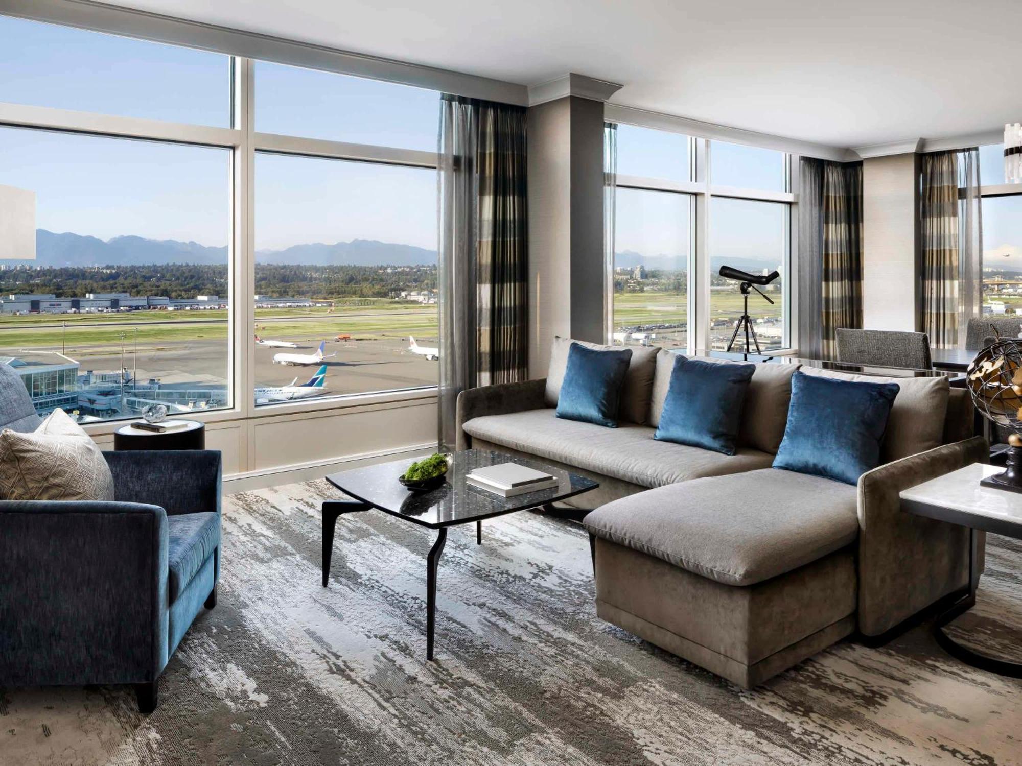 Fairmont Vancouver Airport In-Terminal Hotel Ричмънд Екстериор снимка