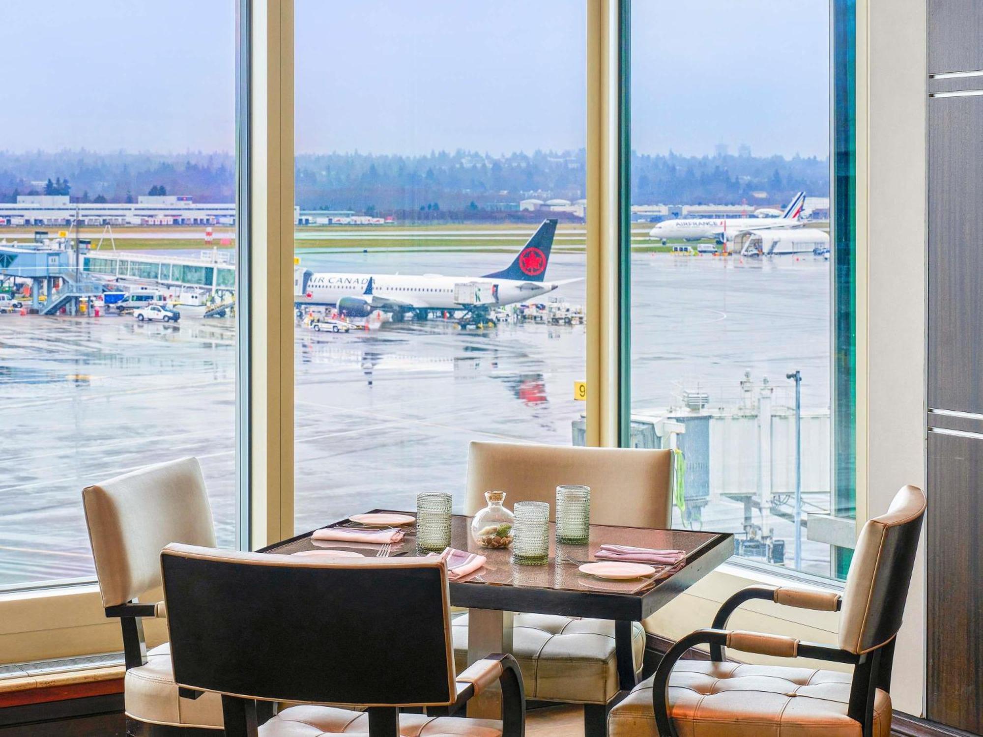 Fairmont Vancouver Airport In-Terminal Hotel Ричмънд Екстериор снимка